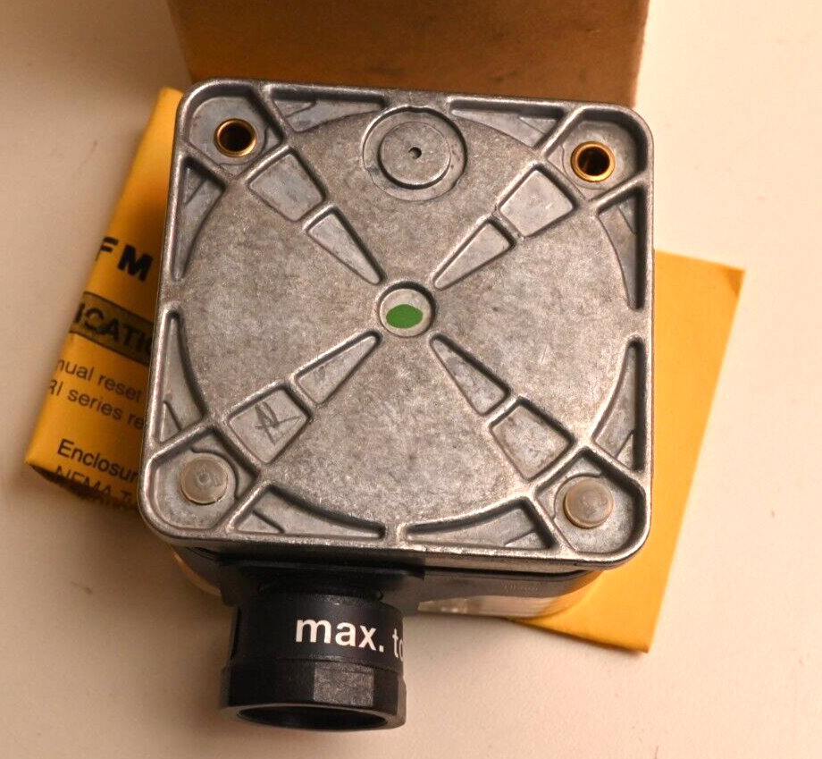 DUNGS D217087 GAO-A2-4-5 Gas Pressure Switch 2" to 20" W.C.