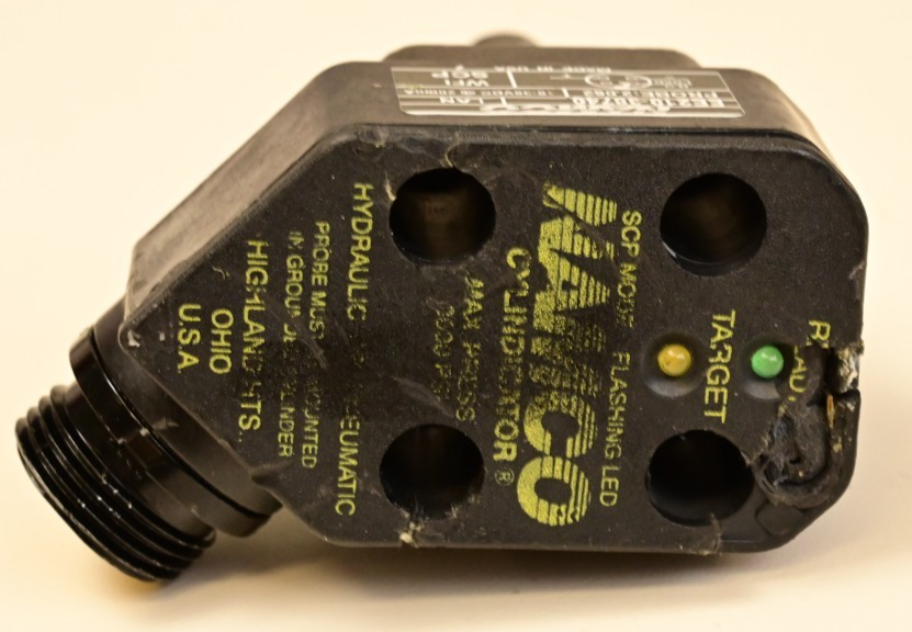NAMCO Inductive Sensor EE210-38740 3000 PSI Hydraulic/Pneum Cylinder Probe 2.062