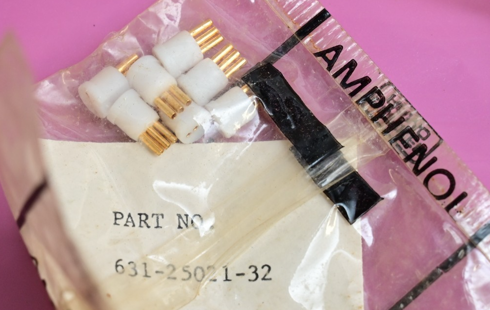 QTY 17 Vintage Gold Plated 3-Pin PCB Transistor Mount Amphenol 631-25021-32