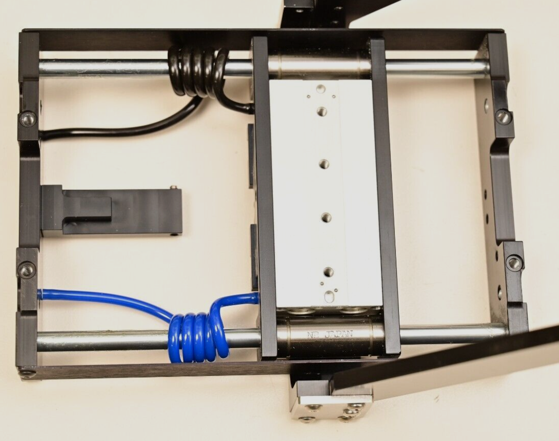 2-Axis Microplate Gripper Assembly 2-Way Air Cylinder Linear Bearings PE Janus