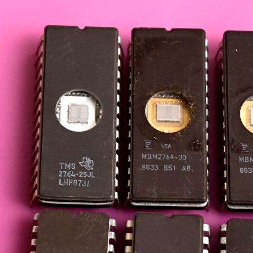 Lot of 17 Vintage Ceramic UV EPROM ICs Gold/Silver Scrap Fuji TI 2764 138g Total