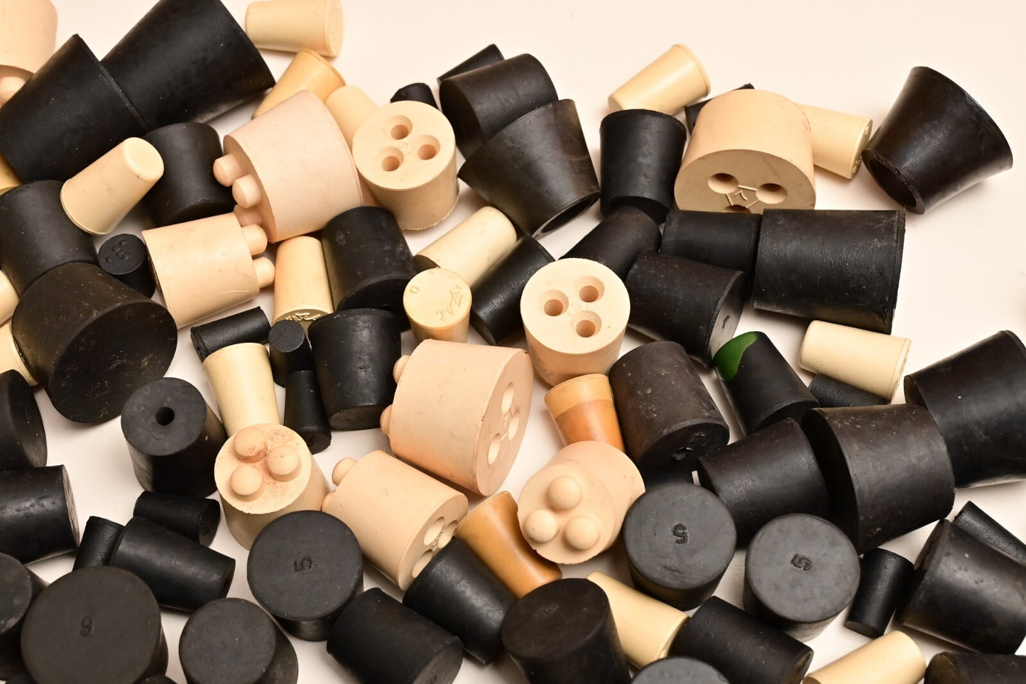 Lot of 273 Rubber Stoppers for Test Tube/Flask Various Sizes Fisherbrand? ~6 lbs