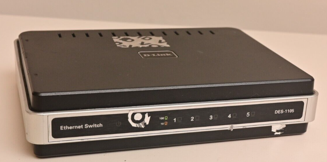 Lot of 5 IT Items Juniper NS-5GT D-Link DES-1105 IOGear Trendnet KVMs TRULink