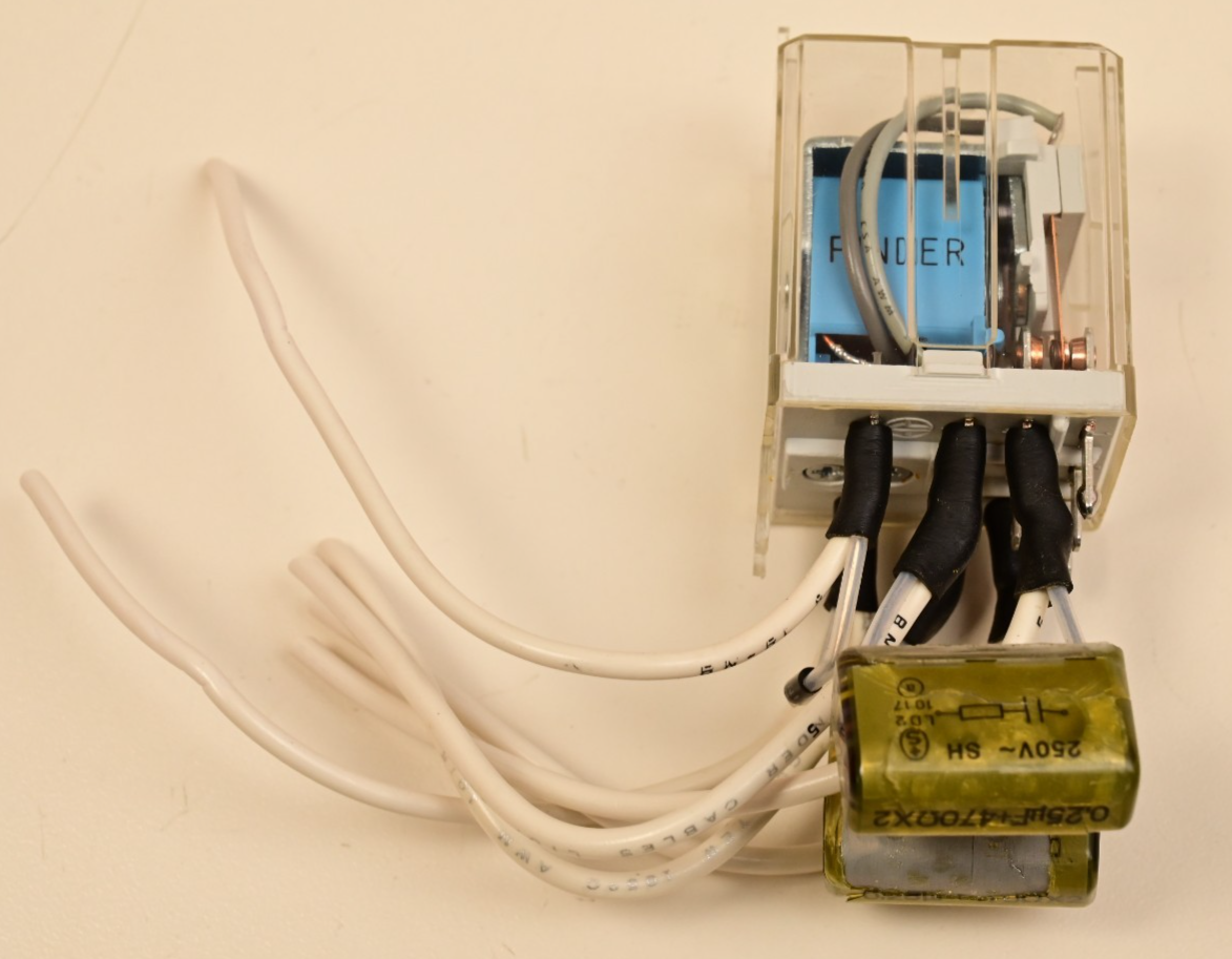 Type 60.7 Relay 10A@250VAC with 0.25µF+470Ω x2 FINDER Italy