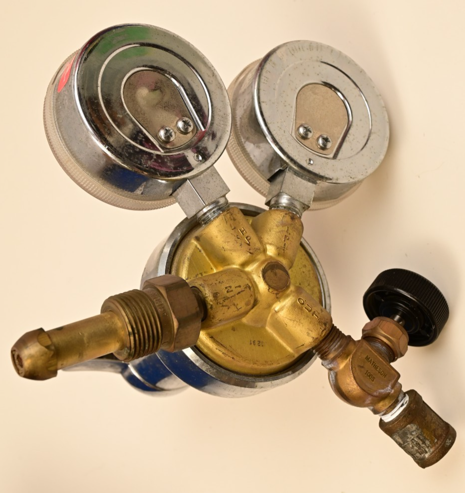 Matheson 1H 580 Gas Regulator 3000/200 PSI