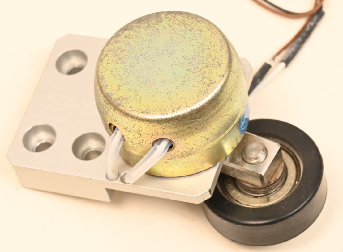 Shidengen 24V Rotary Solenoid Mounted 20mm Arm & 30mm Urethane Wheel S331385829