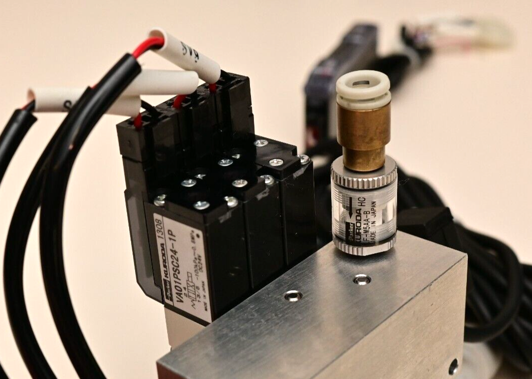 3-Channel Parker Kuroda Vacuum Solenoid Valve w/ Manifold & Keyence AP-41 Sensor