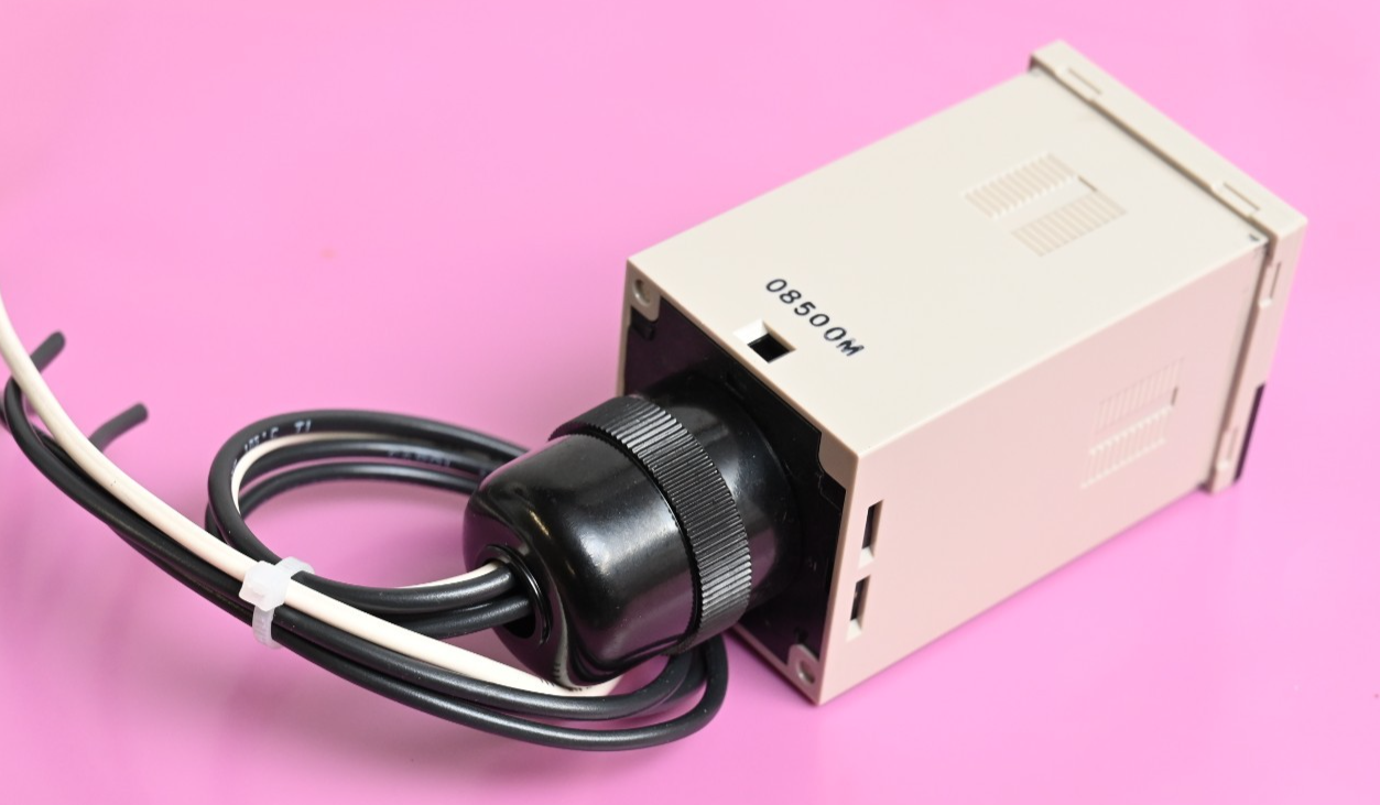 OMRON H5CN-XCN Timer w/ Wired Relay Base & Retainer Clip 100-240VAC
