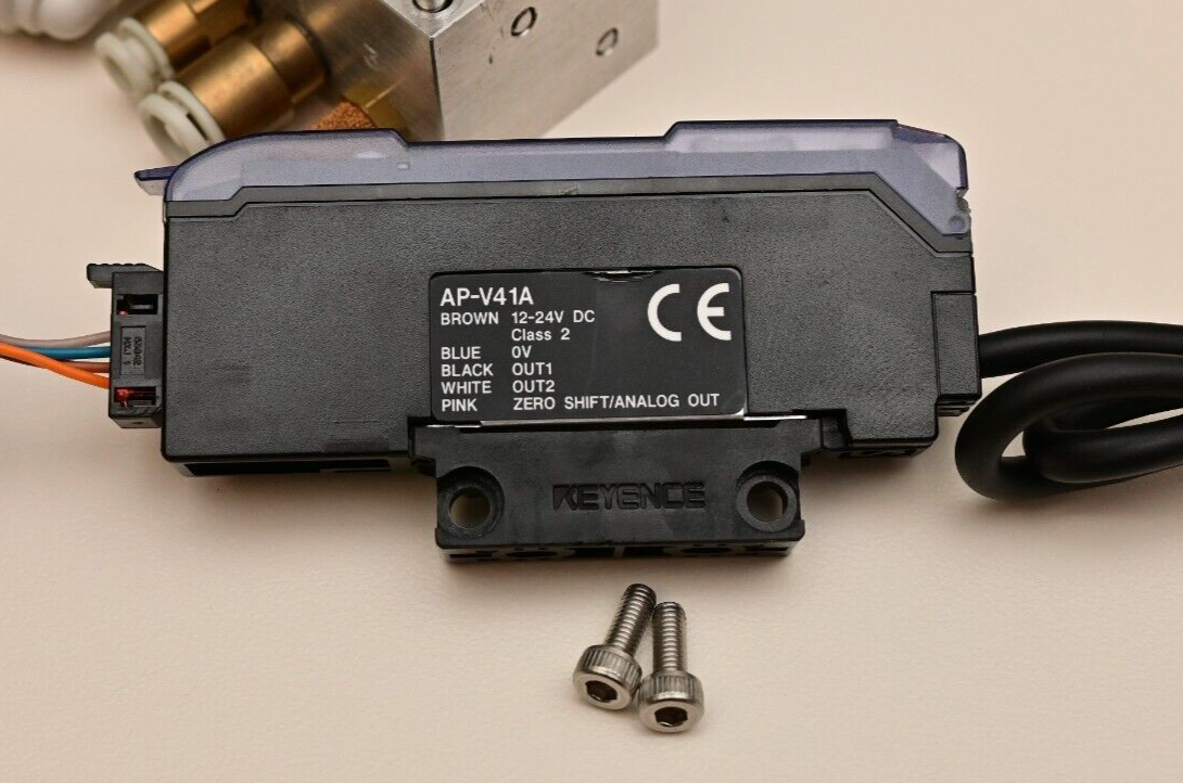 3-Channel Parker Kuroda Vacuum Solenoid Valve w/ Manifold & Keyence AP-41 Sensor