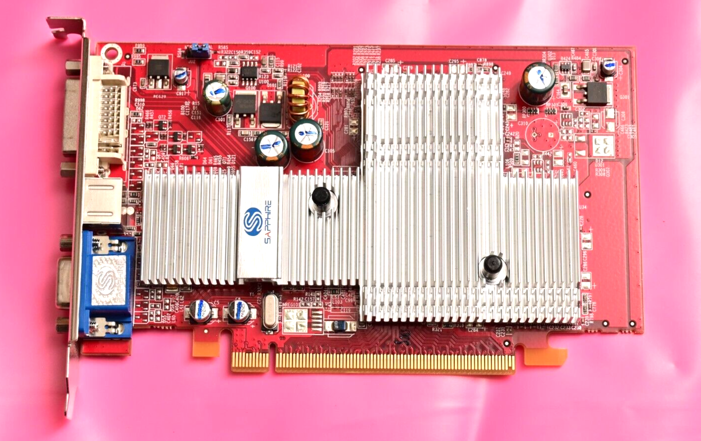 Sapphire X550 Silent Video/Graphics Card 128MB DDR PCIe VGA/TVO/DVI-D