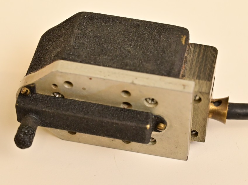 Vibra-Metrics Model 115 Vibration Pickup Seismic Sensor Acelerometer ITT Conn.
