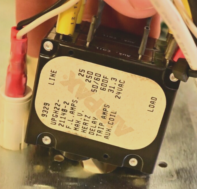 Finnigan TSQ7000 220V Power Distribution Module Panel 70001-60057 Twist-Lock IEC
