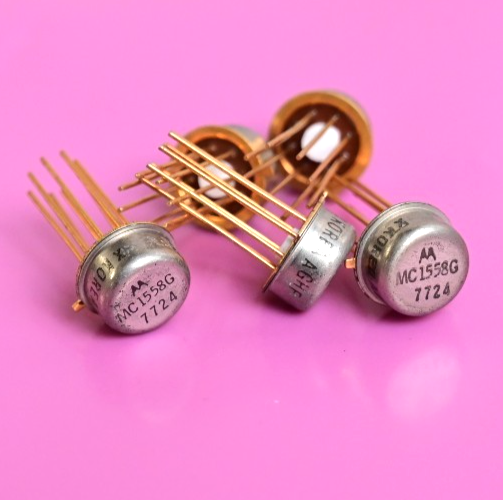 Lot of 5 Vintage Motorola MC1558G 8-Pin Op-Amp Gold Plated