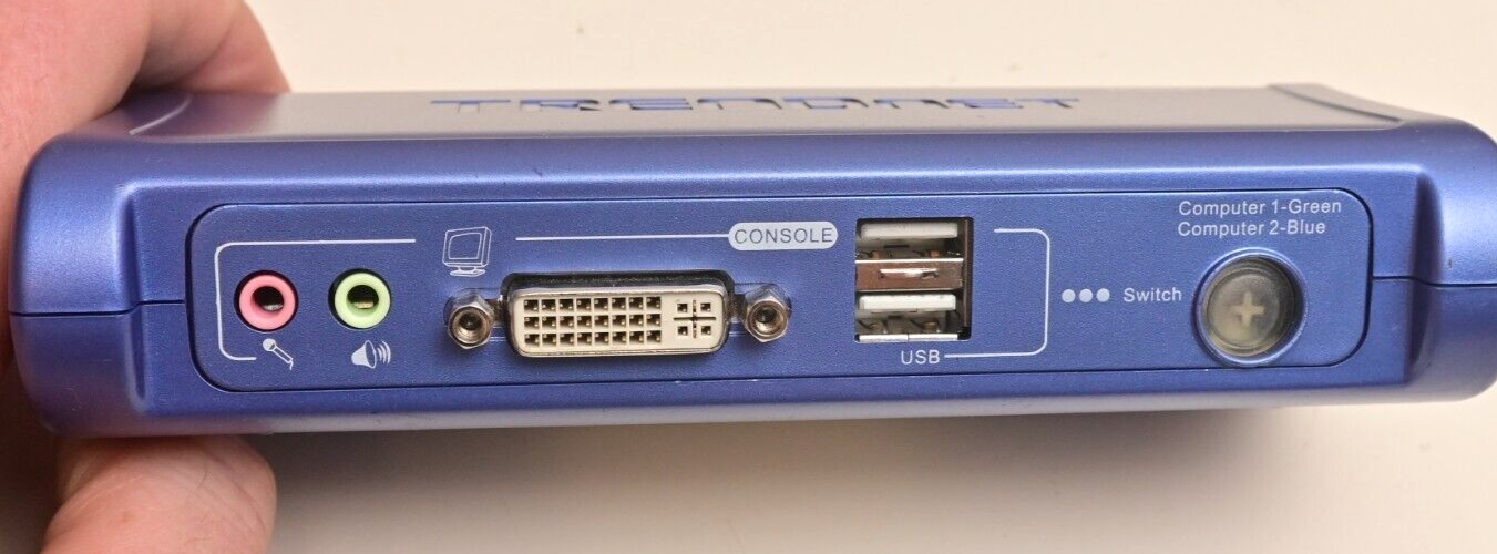 Lot of 5 IT Items Juniper NS-5GT D-Link DES-1105 IOGear Trendnet KVMs TRULink
