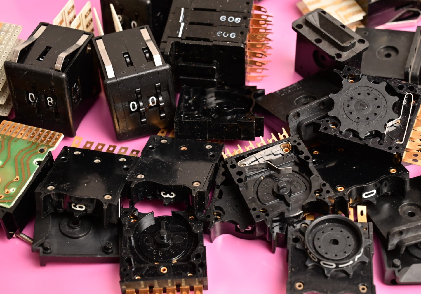 Huge 1.2 lb Lot of Vintage Rotary Thumbwheel Switches Unimax C&K BCD 1980s ICs