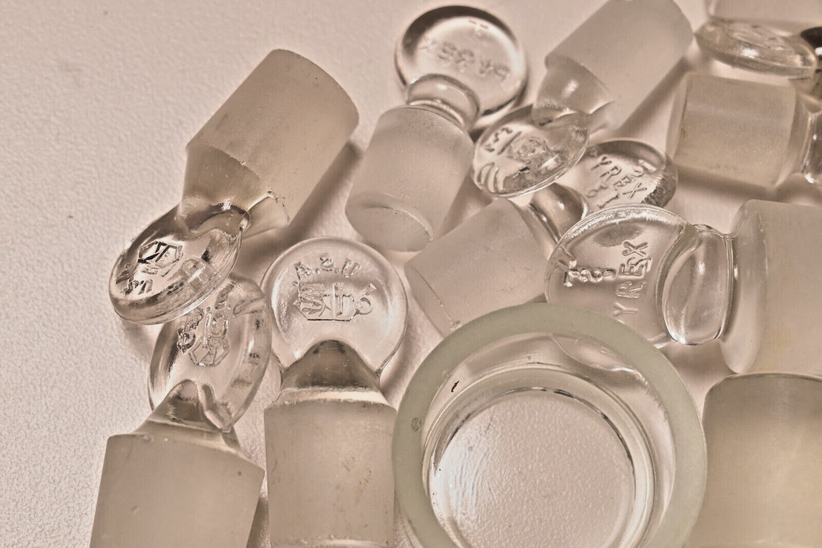 Lot of 138 Lab Glass Stoppers Small Cups Caps Pyrex Penny Head & Misc. ~5.5 lbs