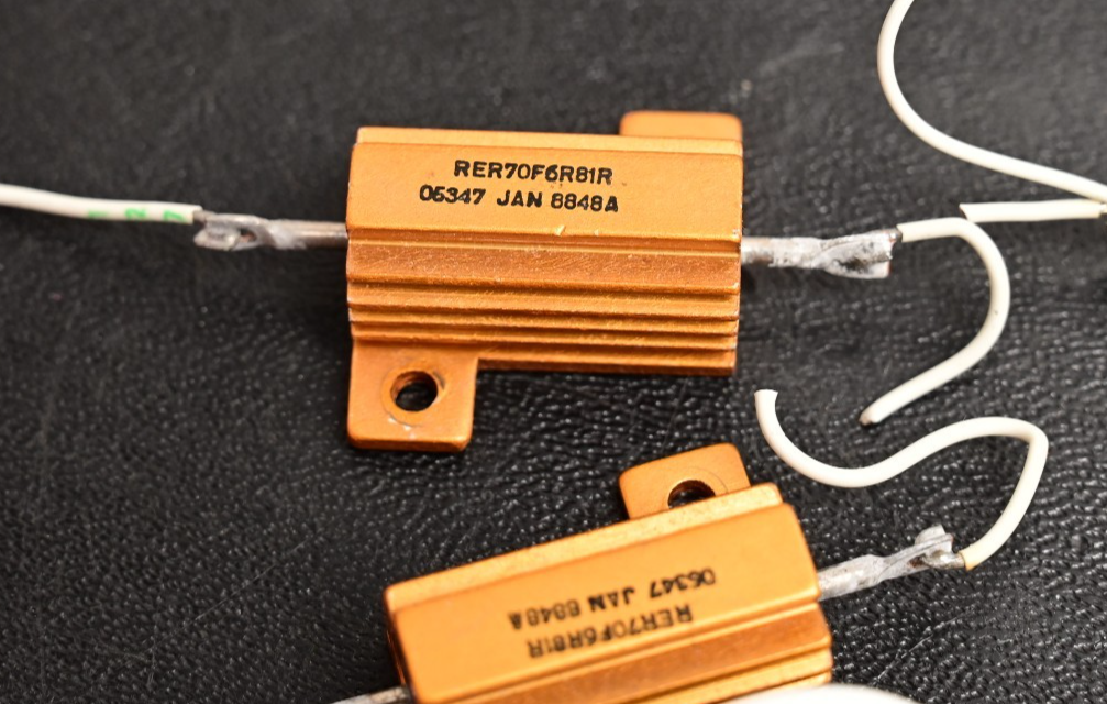 Lot of 6 Wirewound Resistors High Power 0.3Ω 7Ω 32Ω 68Ω Heatsink Shunt Mil. Spec