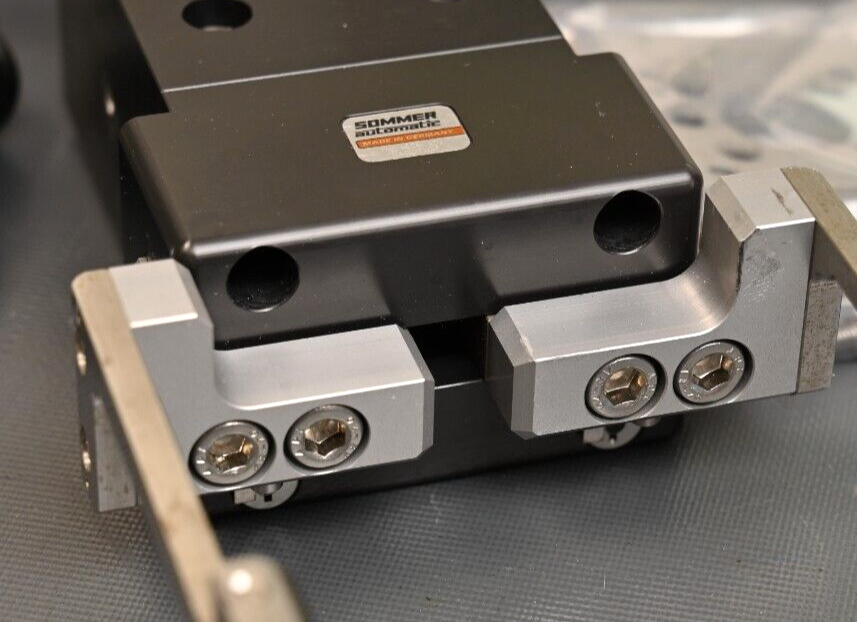 Sommer Automatic Robotic Gripper Microplate Handler GEP1406C-02 Denso Adapter