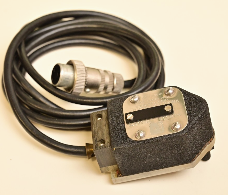 Vibra-Metrics Model 115 Vibration Pickup Seismic Sensor Acelerometer ITT Conn.