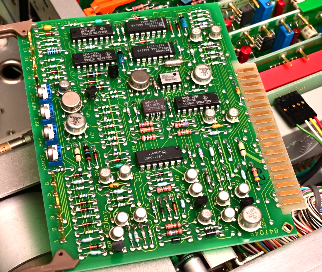 HP 8620C Sweep Oscillator w/ 86245A-H28 RF Plug-In 5.9-8.0GHz USAF Surplus