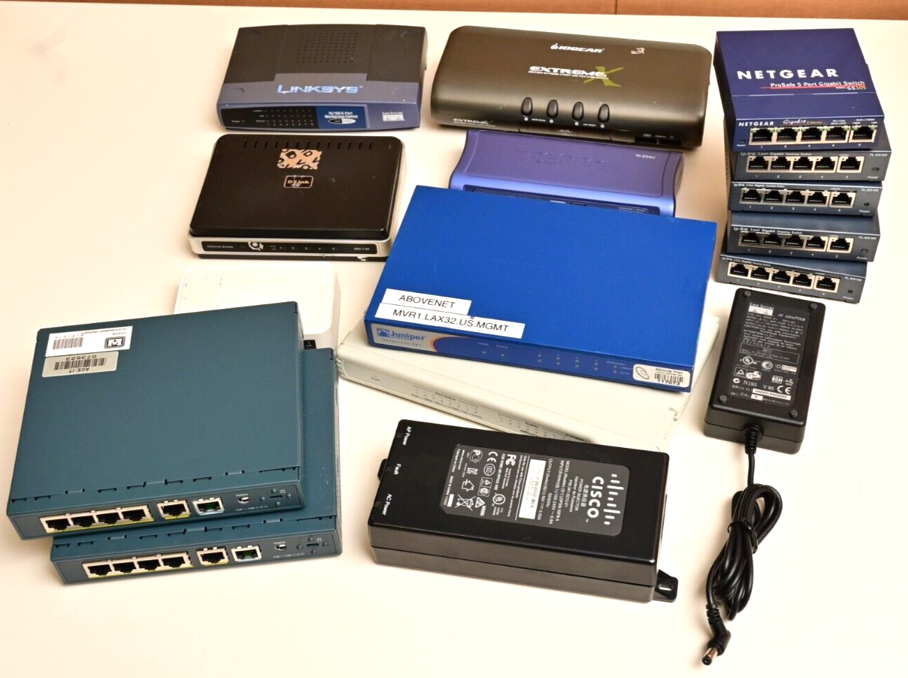 Lot of 14 Routers, KVM, PoE Injector, VPN, Gigabit Switches Cisco Netgear IOGear
