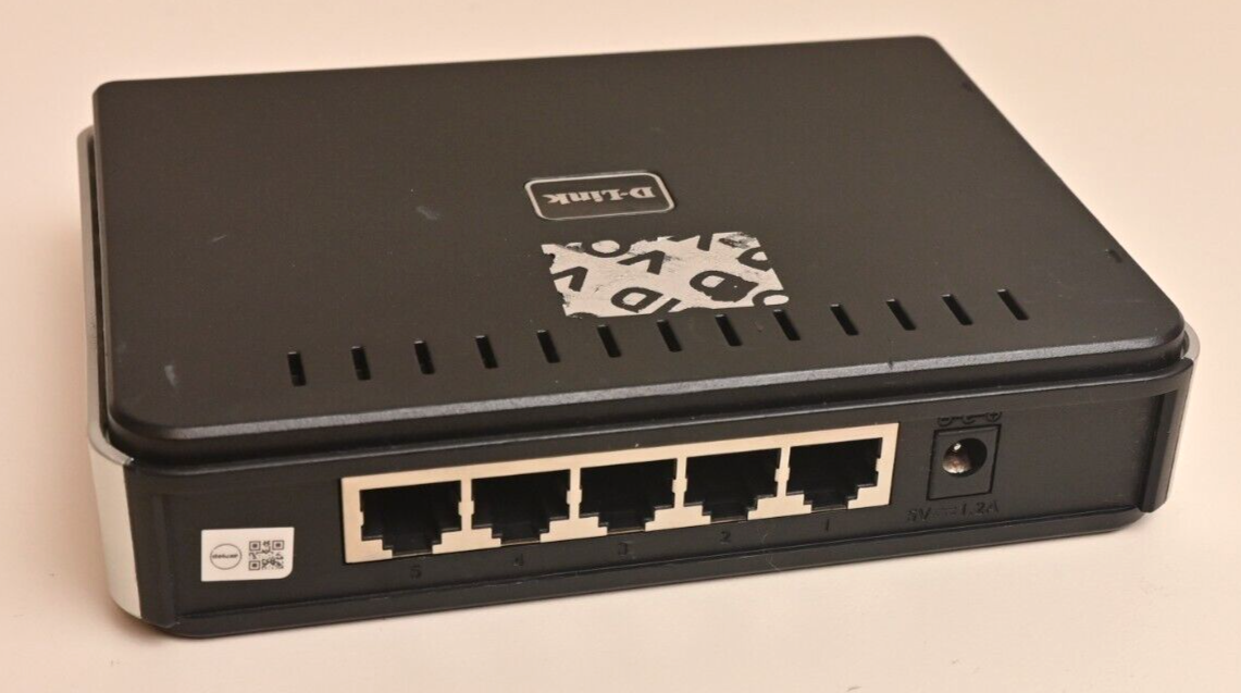 Lot of 5 IT Items Juniper NS-5GT D-Link DES-1105 IOGear Trendnet KVMs TRULink
