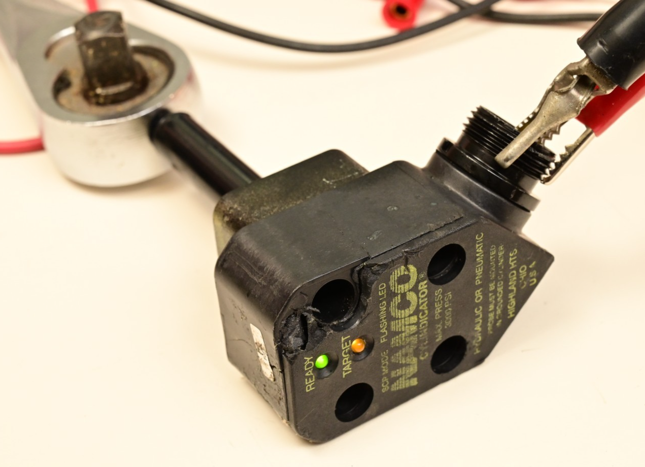 NAMCO Inductive Sensor EE210-38740 3000 PSI Hydraulic/Pneum Cylinder Probe 2.062