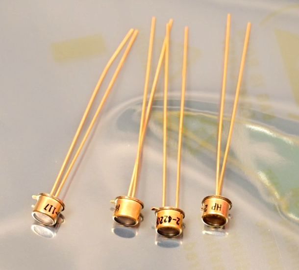 QTY 4 Vintage HP Photo Diodes NOS HP-2-4220 Gold Plated 2-Lead Silicon Detector