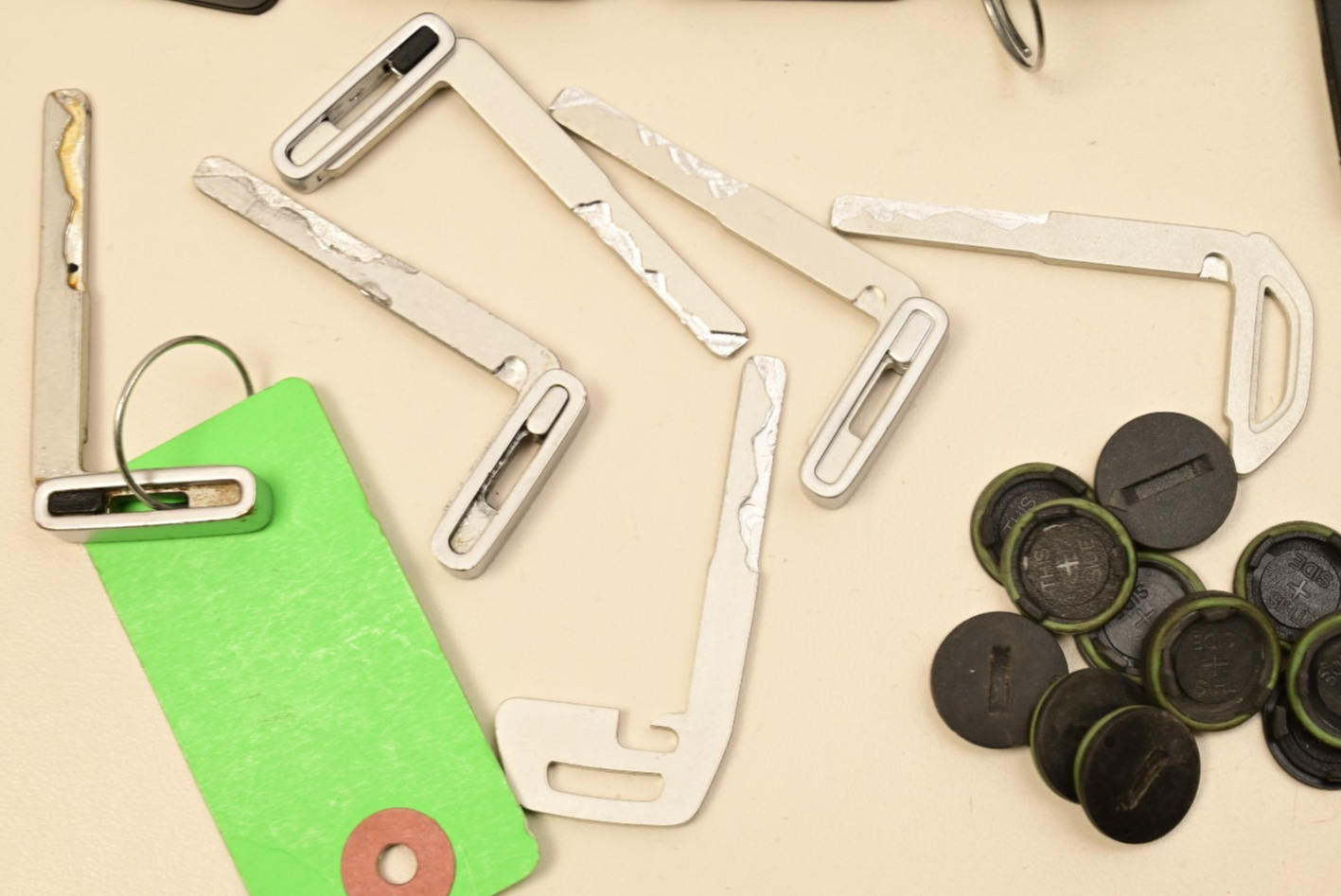 Volvo Keys & Keyless Remote Parts Cut/Used XC60 XC90 S70 Etc.