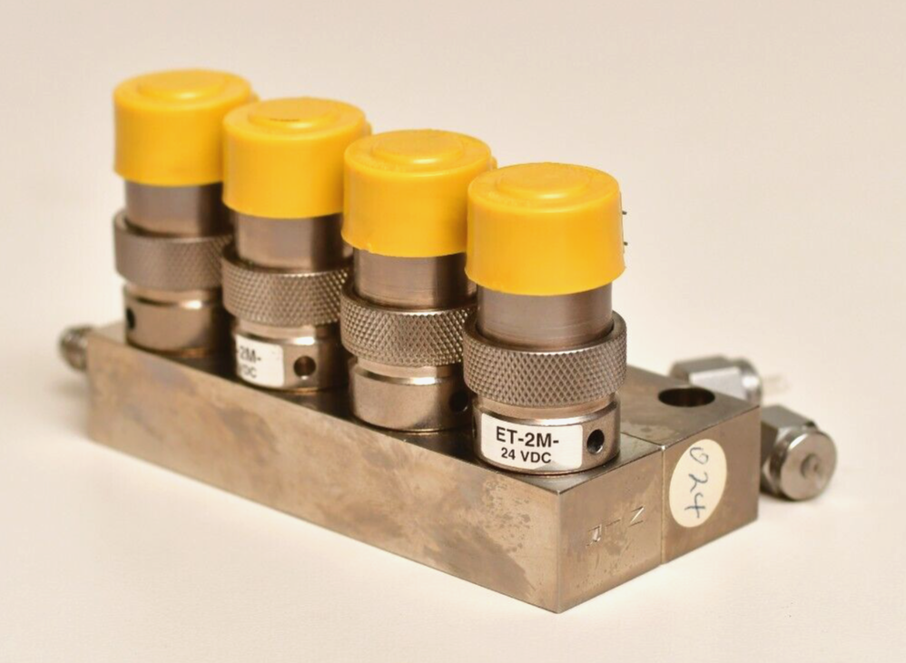 Clippard 4 x E2-M-24VDC Valve Block Assembly Sciex API 100
