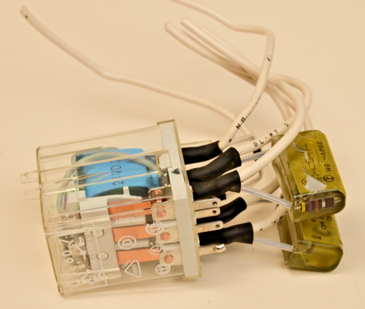 Type 60.7 Relay 10A@250VAC with 0.25µF+470Ω x2 FINDER Italy