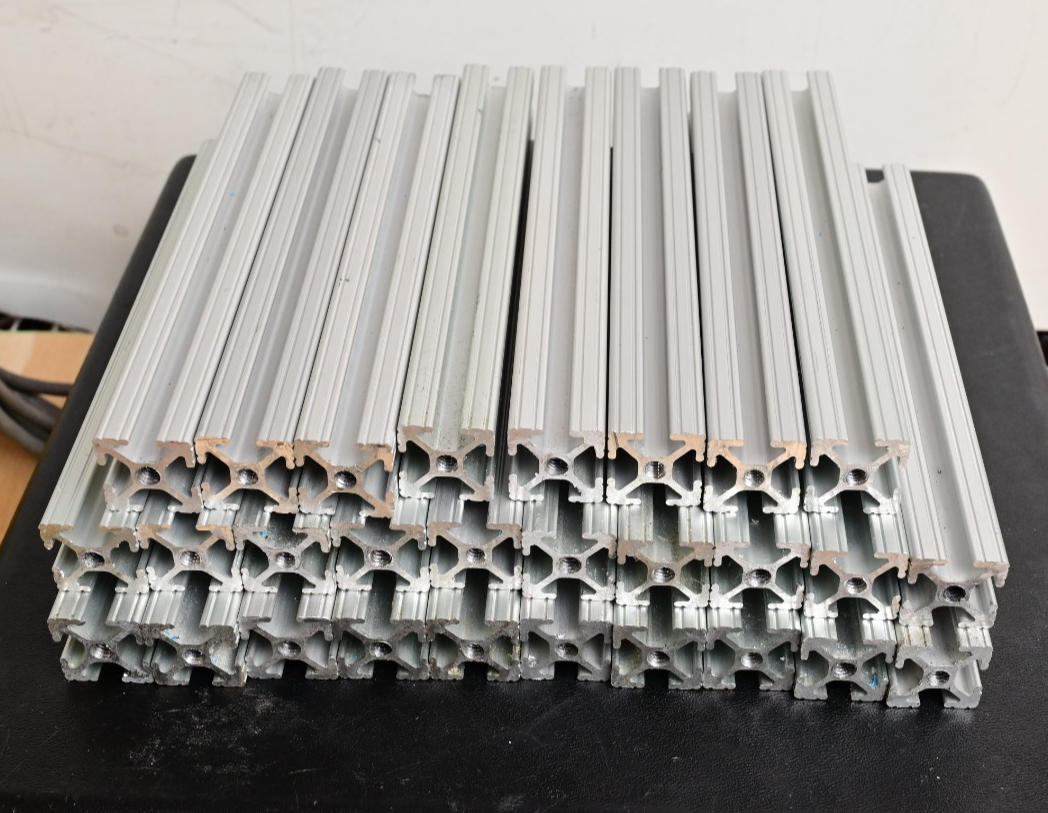 QTY 28 T-Slot 80/20 Style Aluminum Extrusion 1"x1" x ~8" Used Total ~18.5ft 9lb