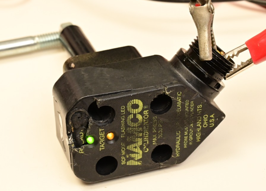 NAMCO Inductive Sensor EE210-38740 3000 PSI Hydraulic/Pneum Cylinder Probe 2.062