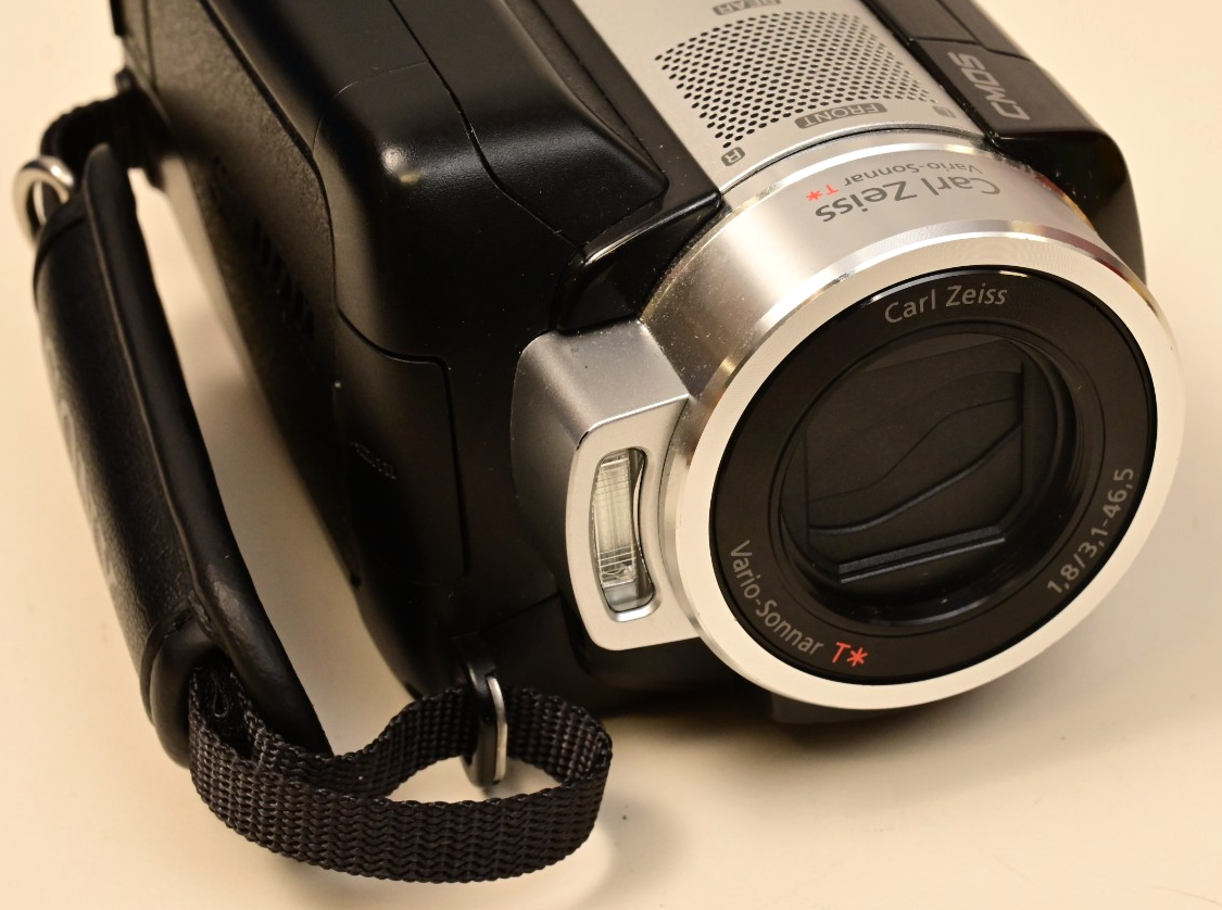 Sony Handycam HDR-SR10 Camcorder 40GB Hard Disk 4.0MP 1080i HD 15X Zoom Chinese