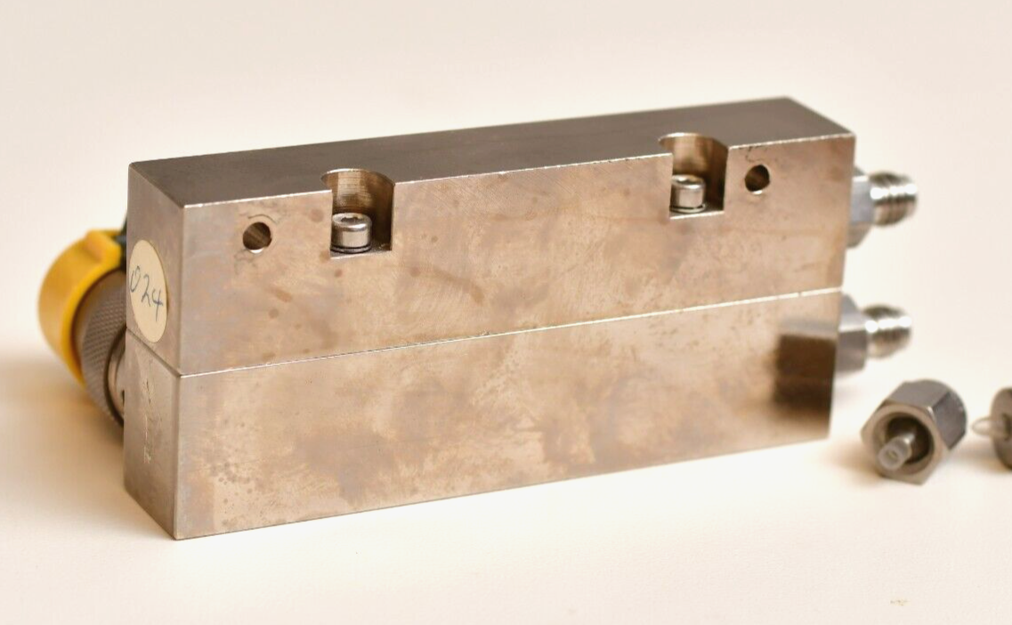 Clippard 4 x E2-M-24VDC Valve Block Assembly Sciex API 100