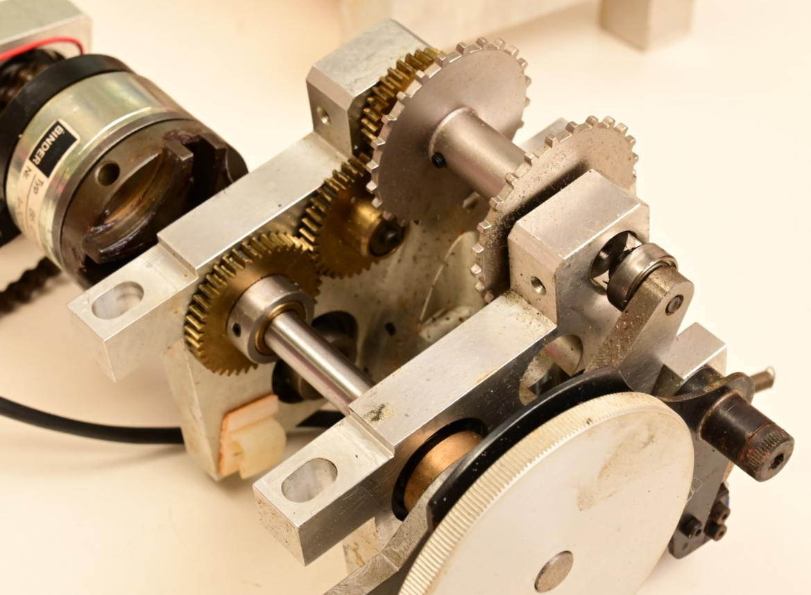 16.5 Lot of Machinery from Commercial Slide Sleever Binder 86 051-04A1 Clutch