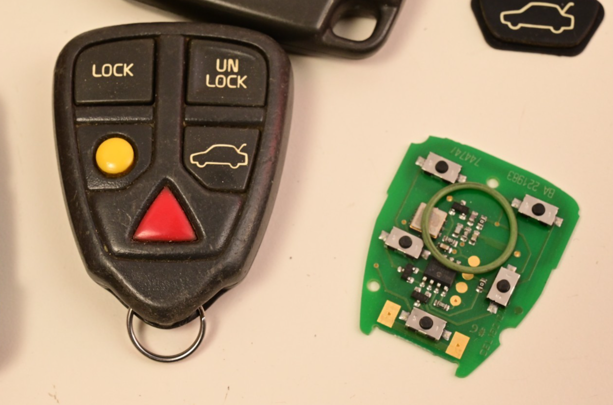 Volvo Key & Keyless Remote Parts Lot Used S70 S80 240/740/960 as-is 9452456