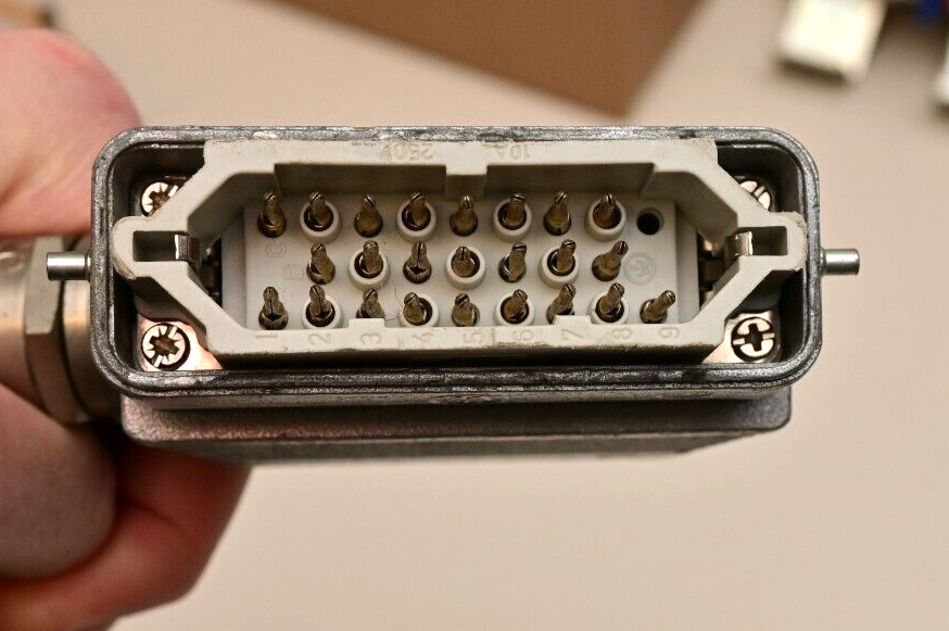 Thomas & Betts Rectangular Connector with Metal Shell 250V 10A 24-Conductor RS