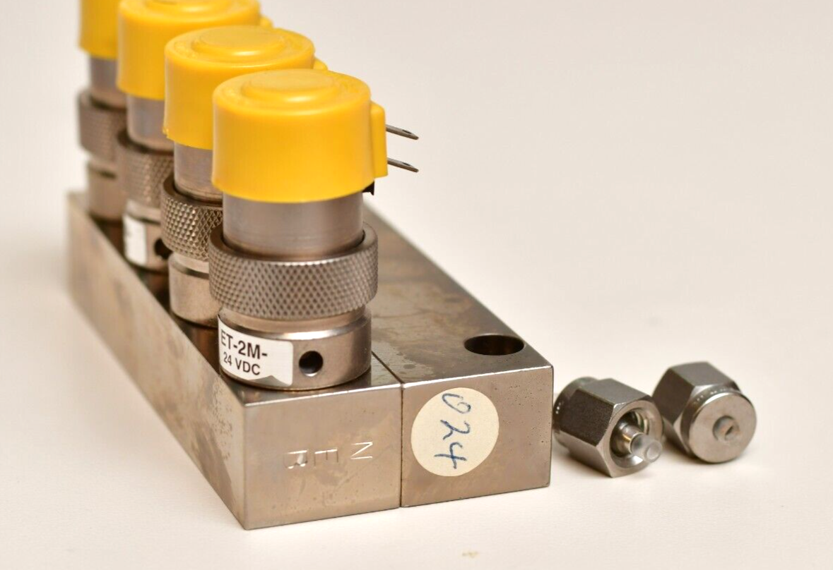 Clippard 4 x E2-M-24VDC Valve Block Assembly Sciex API 100
