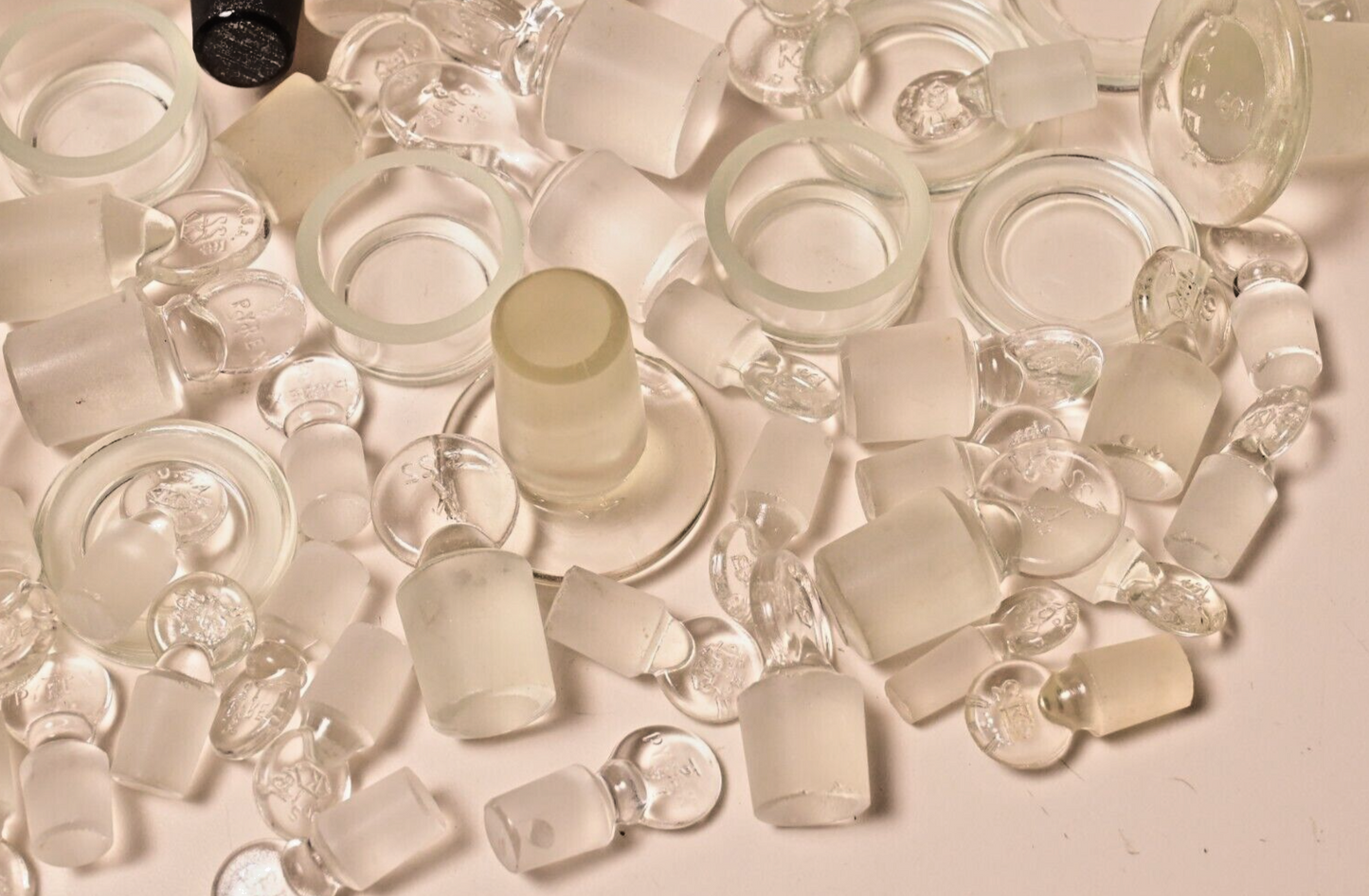 Lot of 138 Lab Glass Stoppers Small Cups Caps Pyrex Penny Head & Misc. ~5.5 lbs