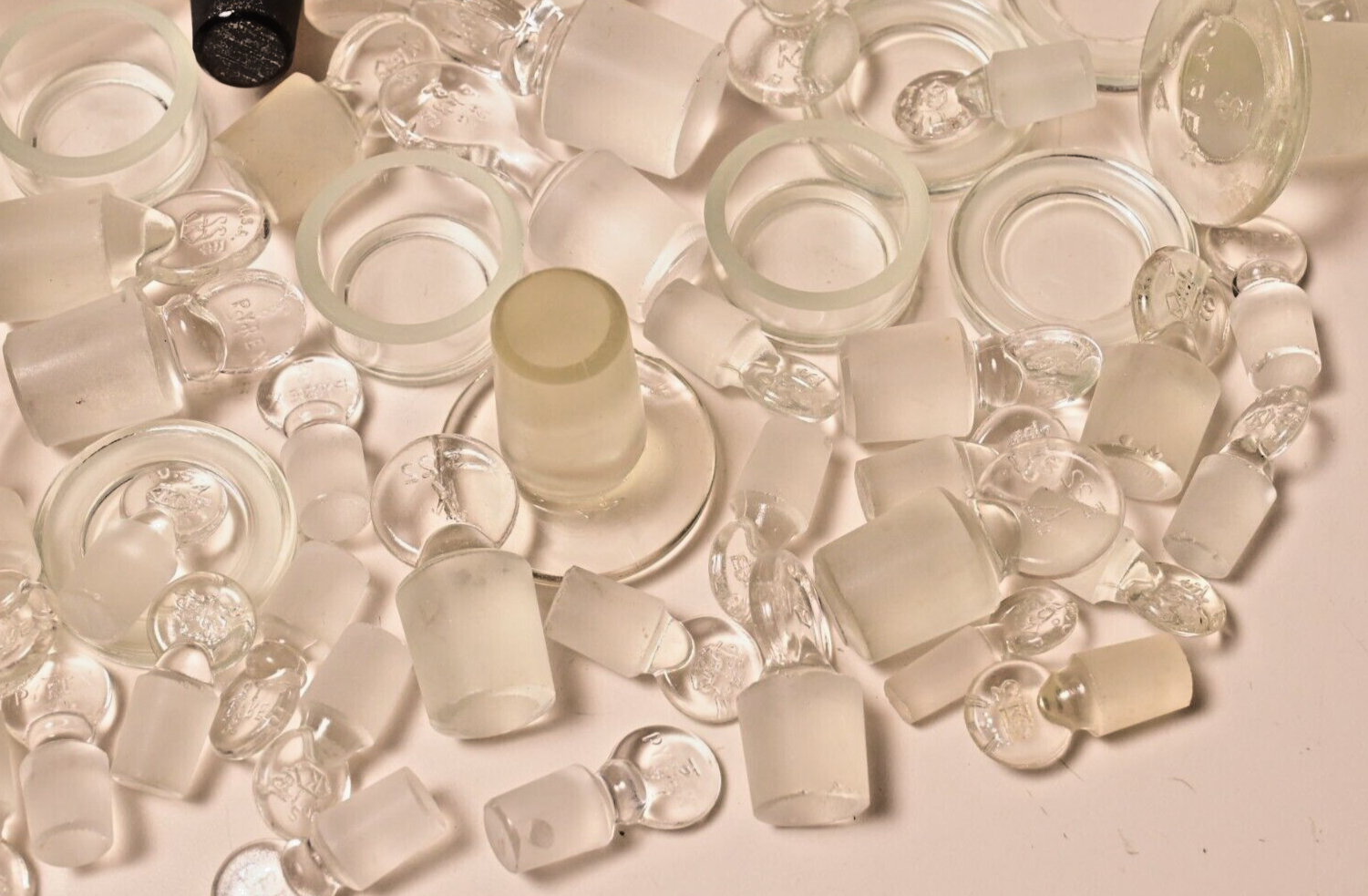 Lot of 138 Lab Glass Stoppers Small Cups Caps Pyrex Penny Head & Misc. ~5.5 lbs
