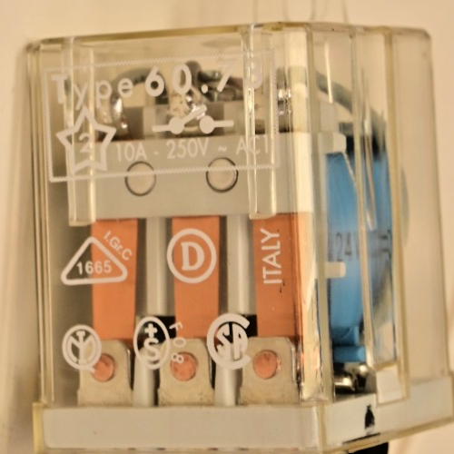 Type 60.7 Relay 10A@250VAC with 0.25µF+470Ω x2 FINDER Italy