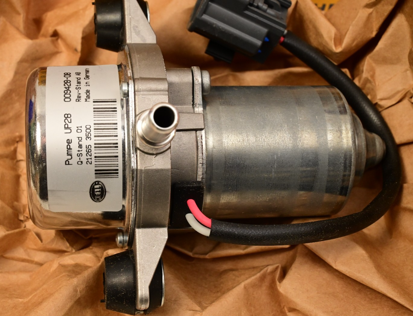 Volvo Vacuum Pump for Brake Booster OEM 31317445 HELLA 9428081 NOS