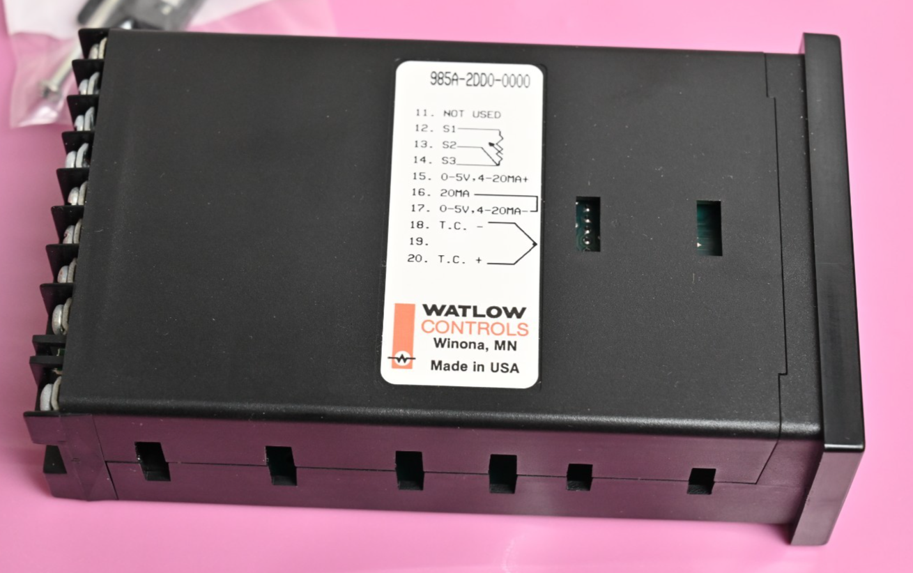 Watlow Series 985 Temperature Process Controller 985A-2DD0-0000