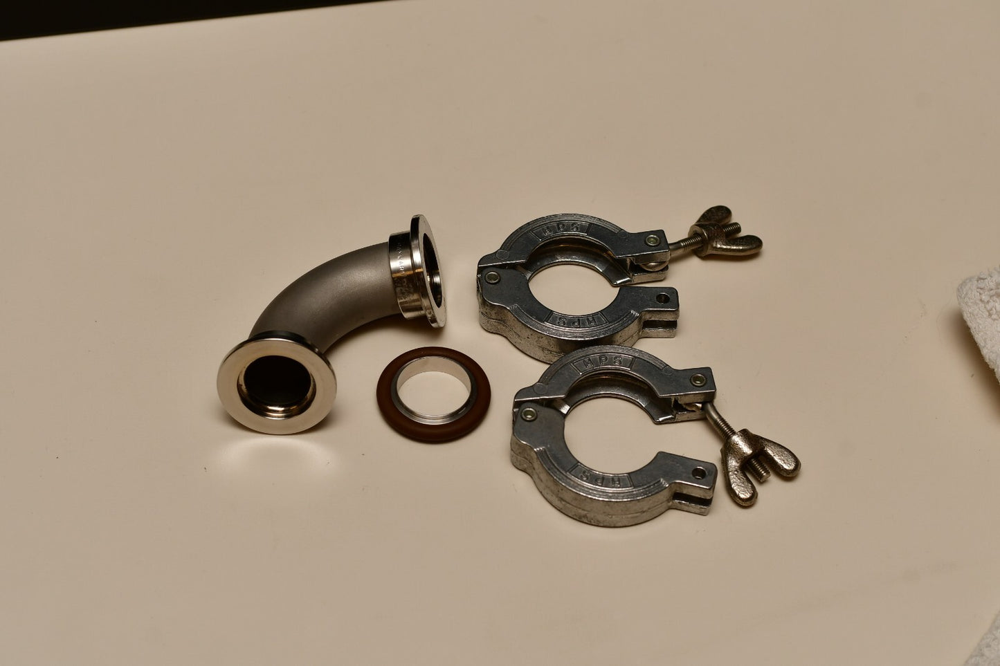 MDC Hayward High Vacuum 90deg Elbow 40mm OD Flange (KN40/NW40) with Alloy Clamps