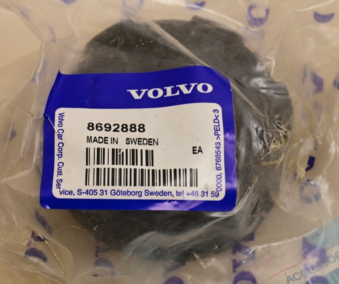 Volvo Oil Filler Cap P/N 8692888 Genuine New Old Stock