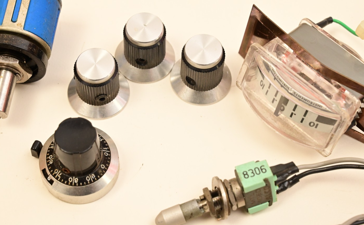 MK Instruments 252A Exhaust Valve Controller Knobs Bourns ALCO MTL 106D Toggle