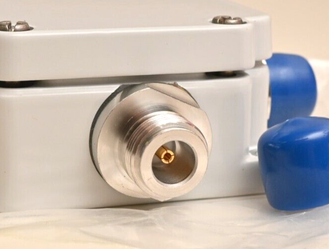 HUBER+SUHNER 9070.17.0008 5x N-Female Metal RF Enclosure 115mmx64mm Weatherproof