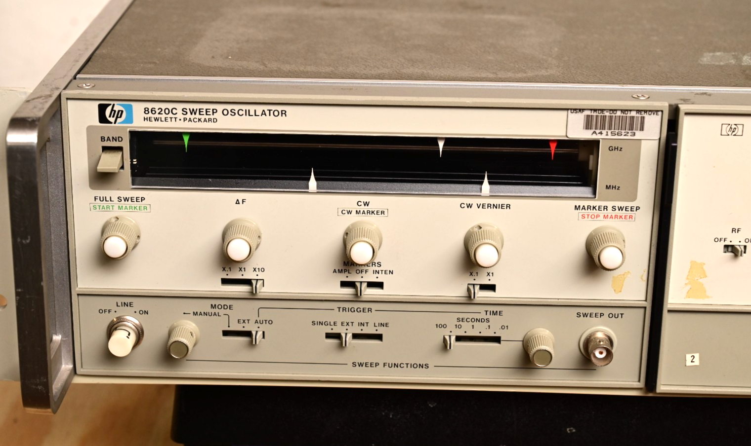 HP 8620C Sweep Oscillator w/ 86245A-H28 RF Plug-In 5.9-8.0GHz USAF Surplus