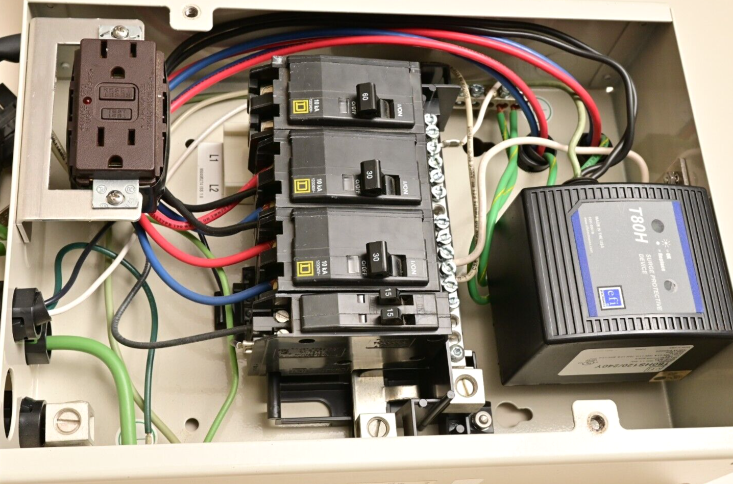 Commscope Telecom AC Power Panel ACPP-120/240-60-WM-06-N-S-GF Square-D Breakers